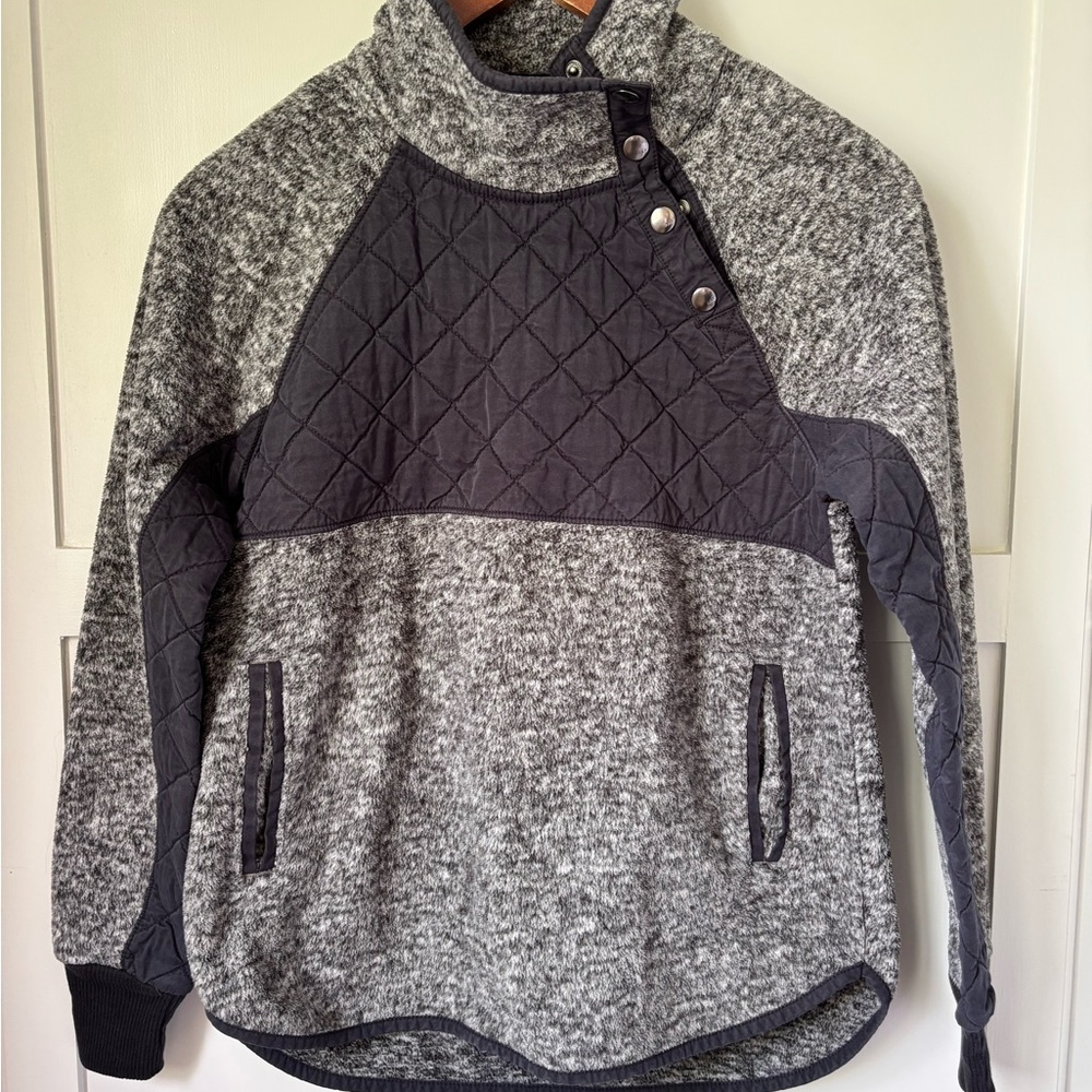 Abercrombie & Fitch Gray and Black Quilted Pullover